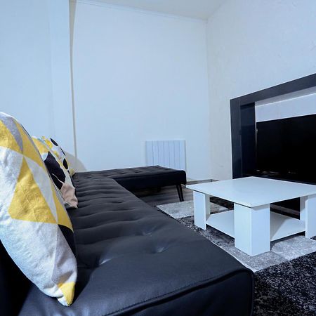 Elegant Appartement Bord De Seine มงโทร-โฟต์-ยอนน์ ภายนอก รูปภาพ