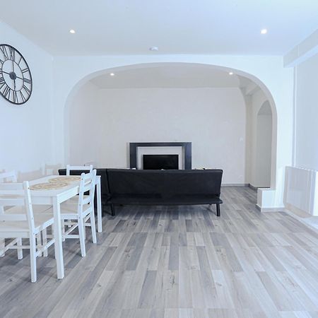 Elegant Appartement Bord De Seine มงโทร-โฟต์-ยอนน์ ภายนอก รูปภาพ