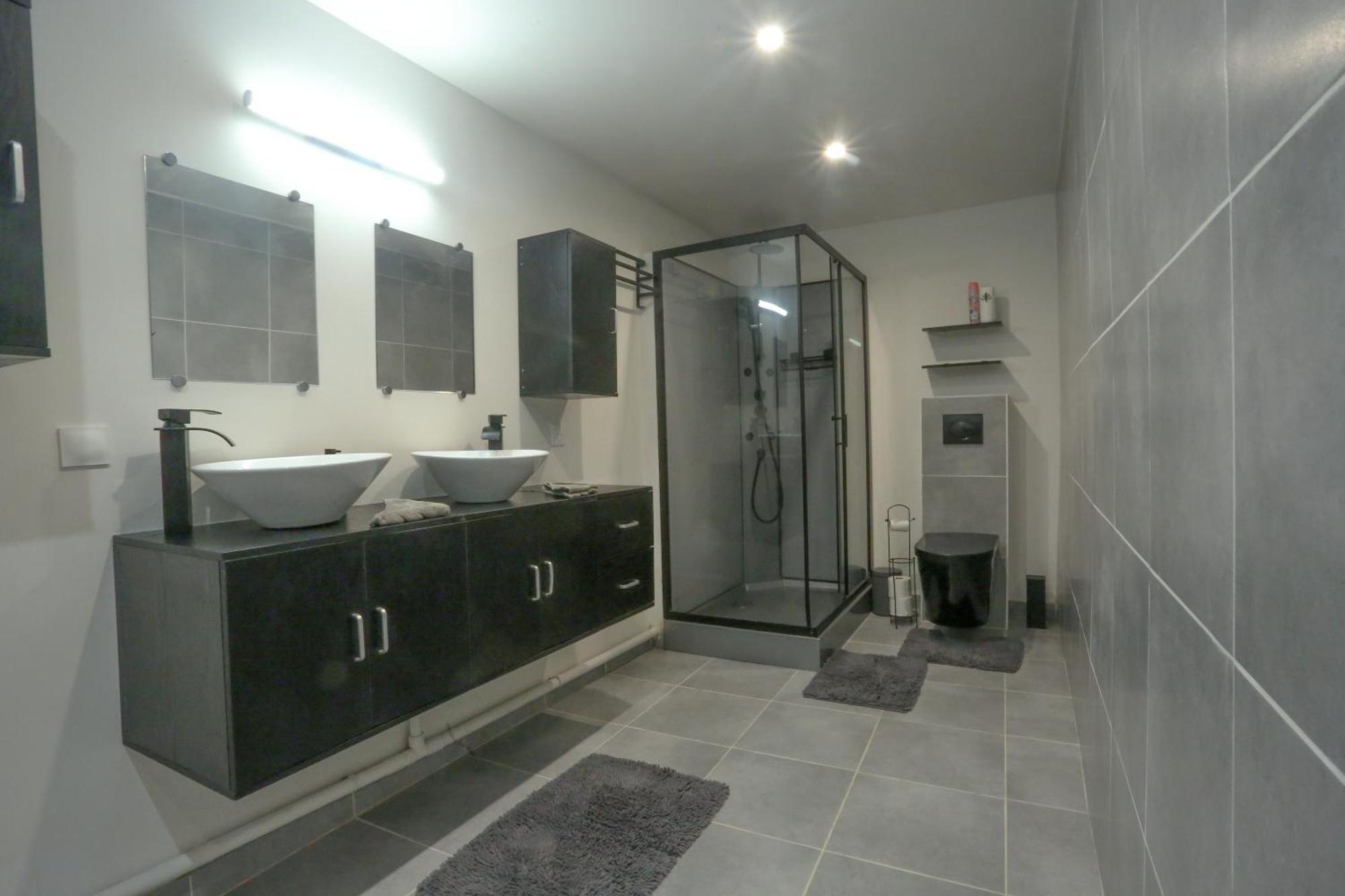 Elegant Appartement Bord De Seine มงโทร-โฟต์-ยอนน์ ภายนอก รูปภาพ