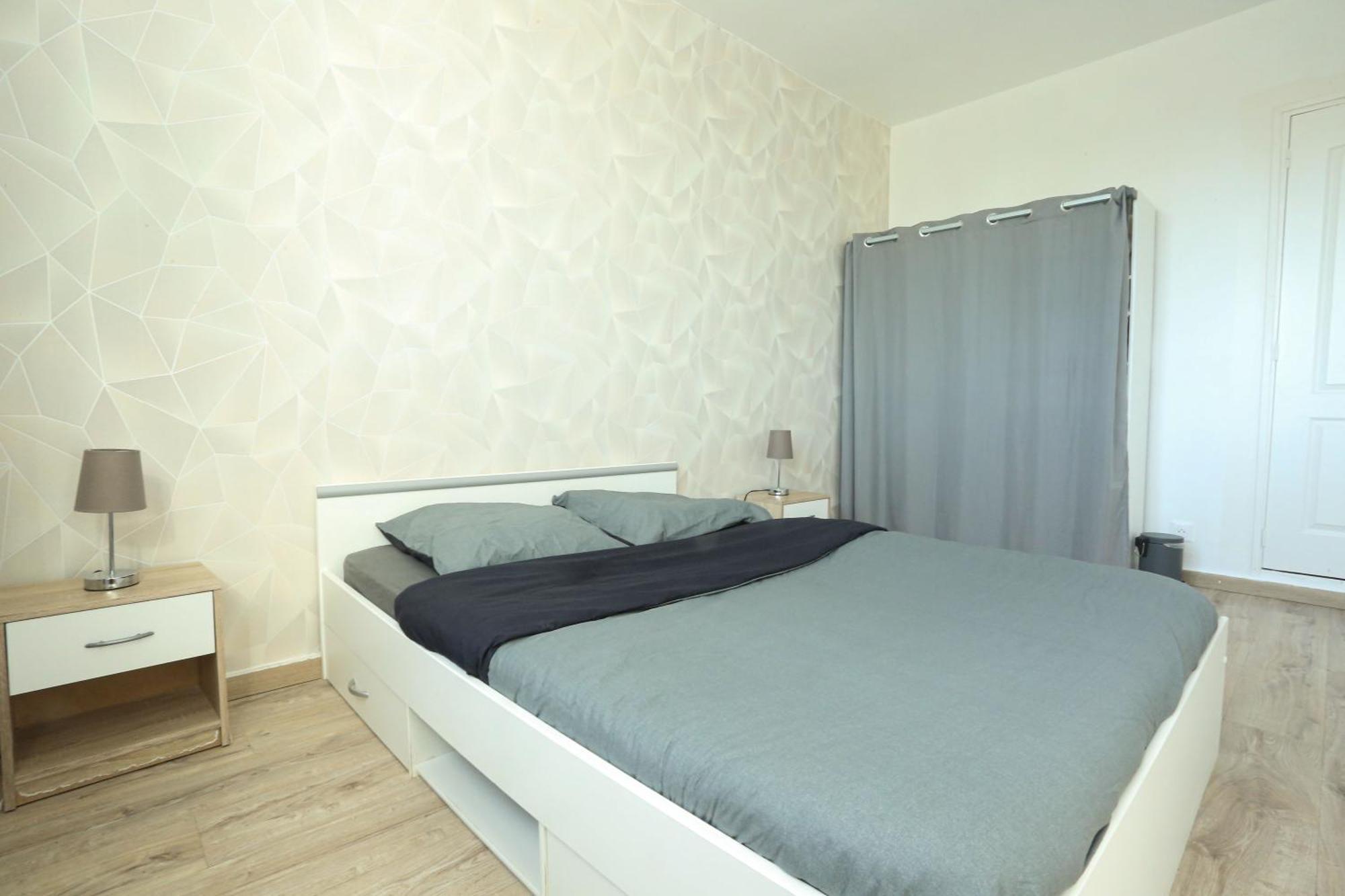 Elegant Appartement Bord De Seine มงโทร-โฟต์-ยอนน์ ภายนอก รูปภาพ