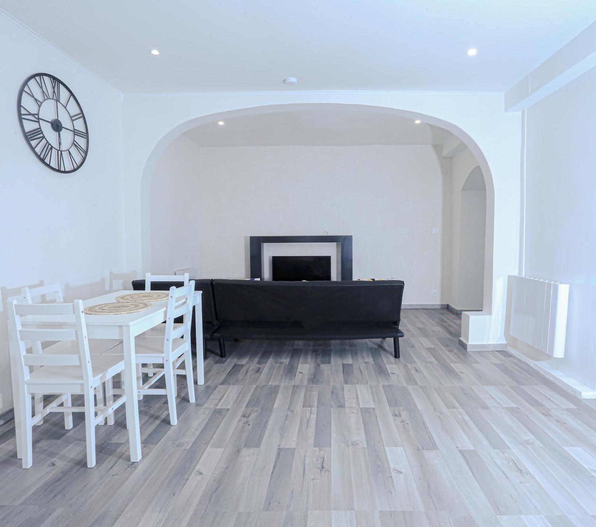 Elegant Appartement Bord De Seine มงโทร-โฟต์-ยอนน์ ภายนอก รูปภาพ